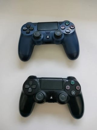 PS4 (PlayStation 4) con 2 mandos