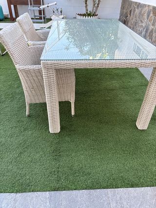 Mesa de Rattan con 4 Sillas