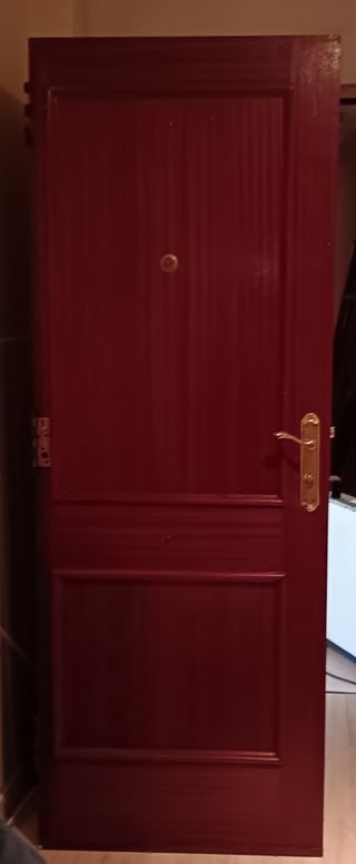Puerta blindada exterior en buen estado