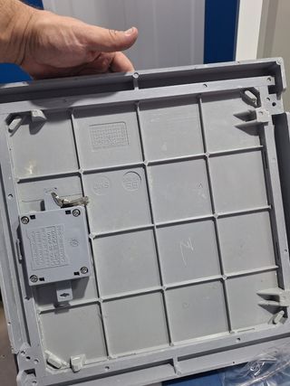Puerta inspección metálica con llave
