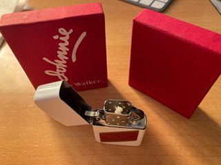 Accendino rosso Johnnie Walker