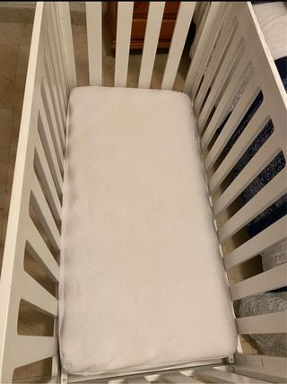 Cuna blanca con colchón nuevo