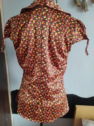 Blusa de raso con estampado