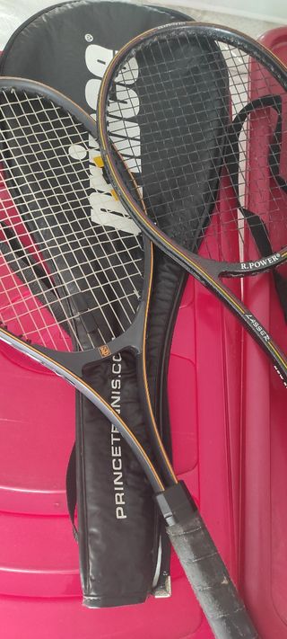 Raquetas de Tenis y Cascos de Bicicleta