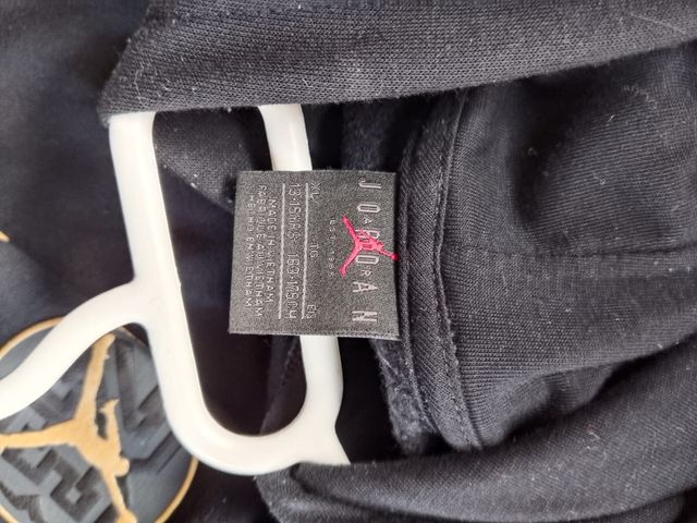 Chándal Jordan Negro y Dorado