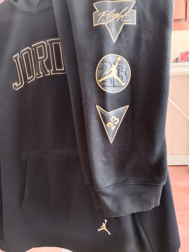 Chándal Jordan Negro y Dorado