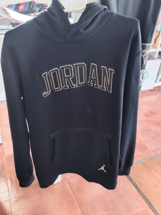 Chándal Jordan Negro y Dorado