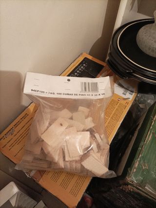 Cuñas de pino para suelos (100 uds)