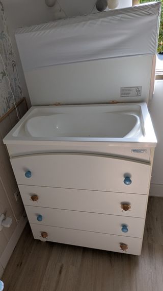 Cómoda cambiador bebé Micuna + bañera