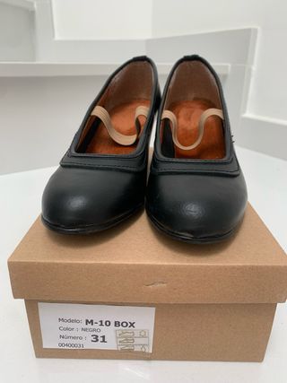 Zapatos Danza Española negro piel, talla 29 y 31.
