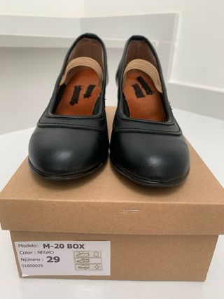 Zapatos Danza Española negro piel, talla 29 y 31.