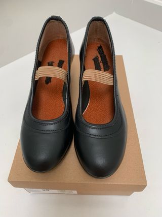 Zapatos Danza Española negro piel, talla 29 y 31.