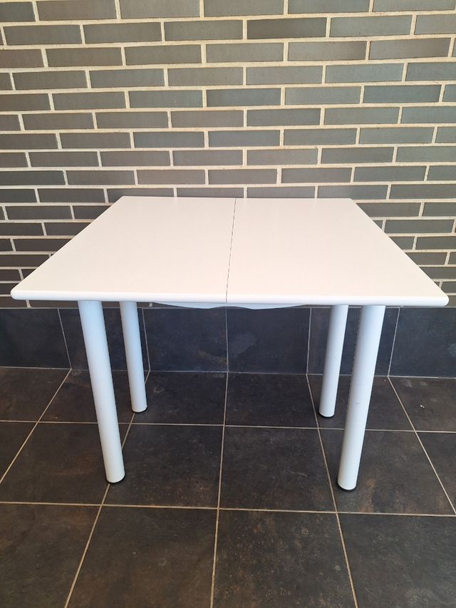 Mesa extensible 80x80 + 2 taburetes