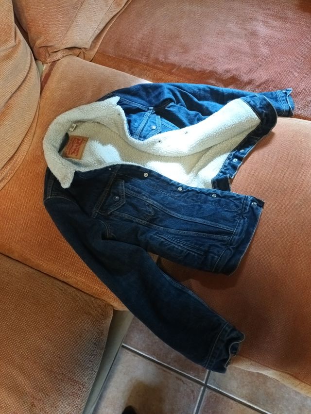 Cazadora Levi's vaquera con borreguito