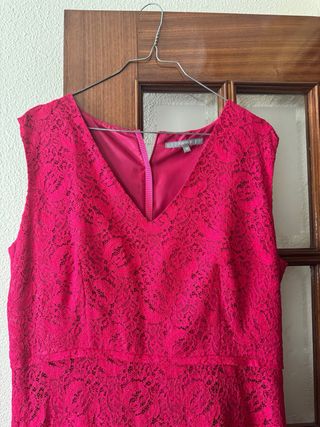 Vestido rosa de encaje para fiesta