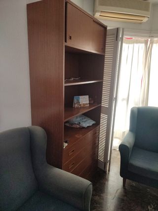 Mesa y sillas de salón comedor, sofá, aparador
