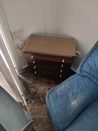 Mesa y sillas de salón comedor, sofá, aparador