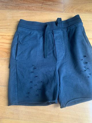 Pantaloncini corti Benetton strappati