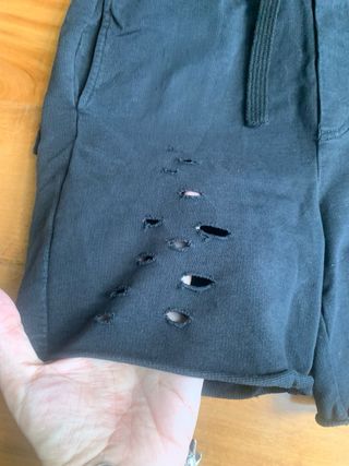 Pantaloncini corti Benetton strappati