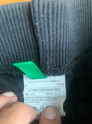 Pantaloncini corti Benetton strappati