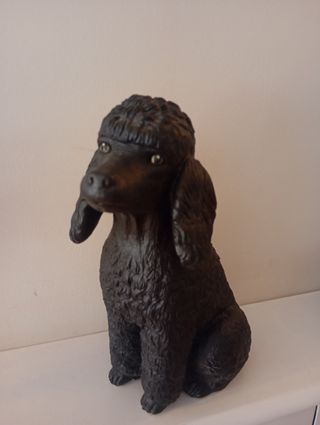 Perro Caniche Escayola Figura Decorativa. 23 cms.