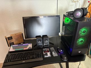 PC Gaming Completo con Periféricos Negociable. 