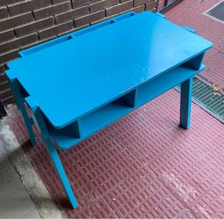 Pupitre infantil azul robusto de marca Vertbaudet