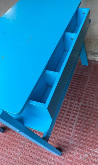 Pupitre infantil azul robusto de marca Vertbaudet
