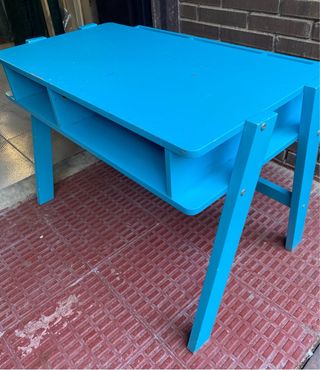Pupitre infantil azul robusto de marca Vertbaudet