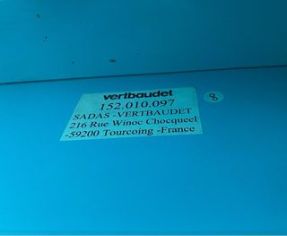 Pupitre infantil azul robusto de marca Vertbaudet