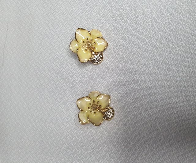 Pendientes Flor Hipoalergénicos Dorado y Amarillo