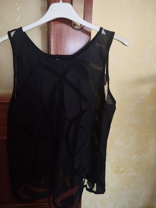 Top sin mangas con transparencias