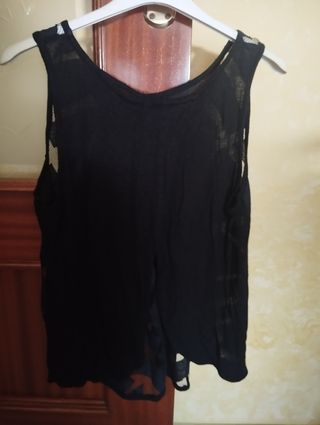 Top sin mangas con transparencias