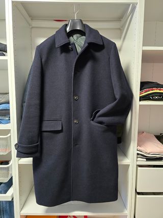 Chaquetón de invierno azul para hombre.