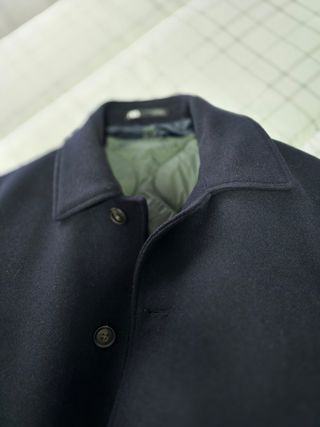 Chaquetón de invierno azul para hombre.