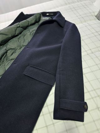 Chaquetón de invierno azul para hombre.