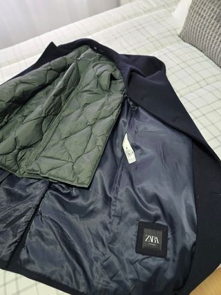 Chaquetón de invierno azul para hombre.