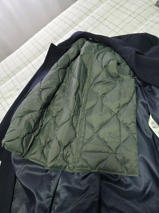 Chaquetón de invierno azul para hombre.
