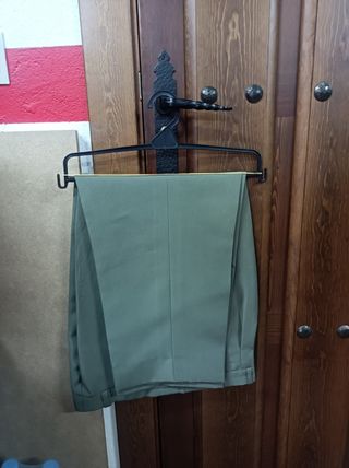 8 pantalones talla 48/50