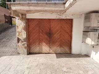 Puerta de garaje de madera