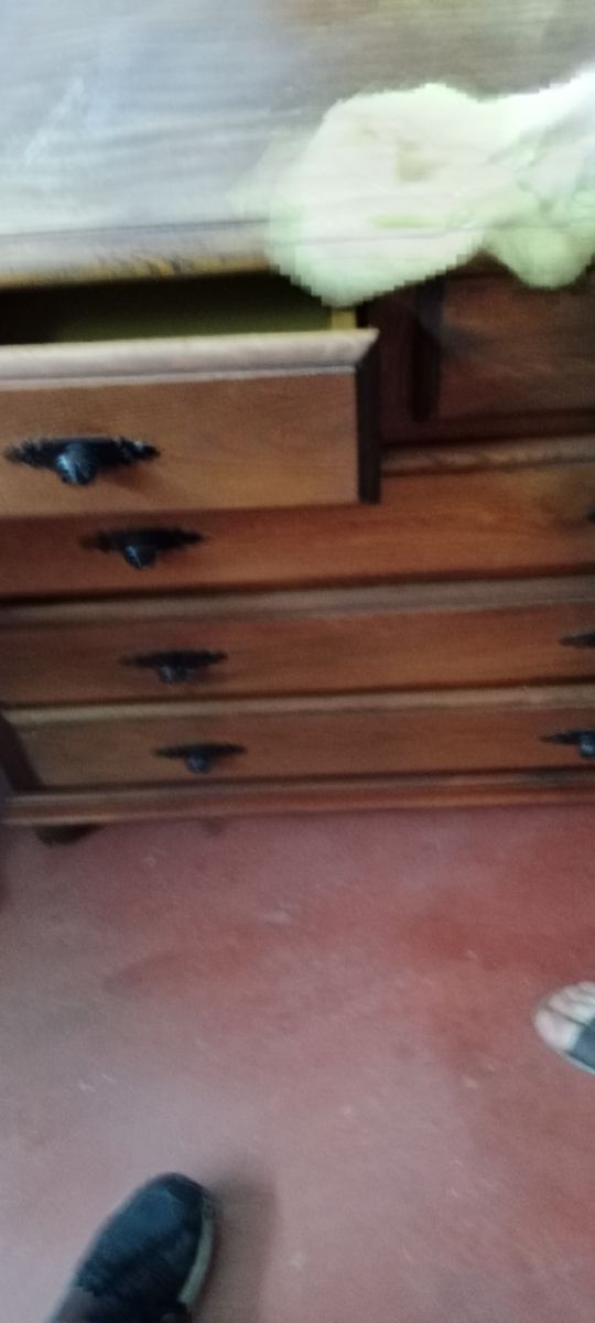 Mueble de madera con cajones