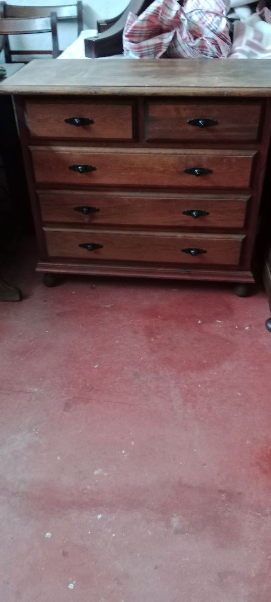 Mueble de madera con cajones