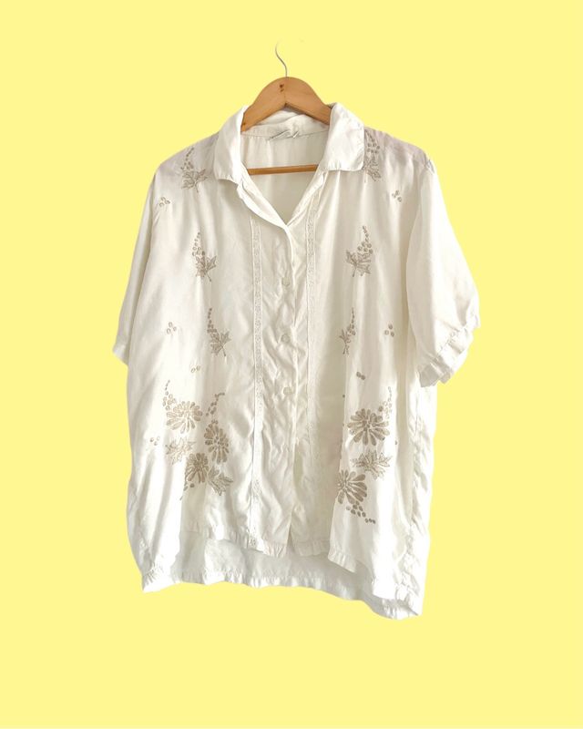 Camicetta a maniche corte con ricamo floreale bianco vintage