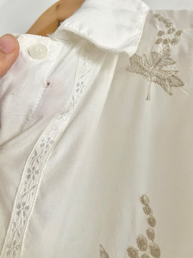 Camicetta a maniche corte con ricamo floreale bianco vintage