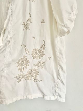 Blusa Vintage Blanca Bordada Floral Manga Corta
