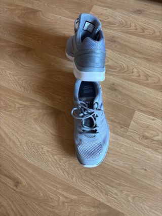 Tenis Fila Gris Talla 44
1 uso 