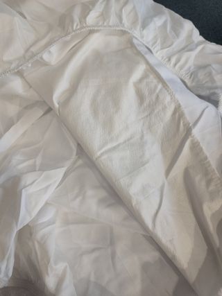 Protector de colchón blanco