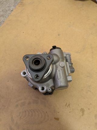 Bomba Hidráulica Dirección Asistida 4F0145155A