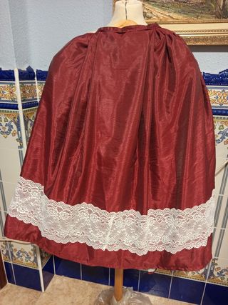 Falda de seda salvaje rojo burdeos