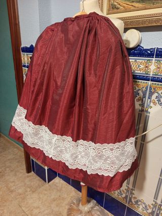 Falda de seda salvaje rojo burdeos